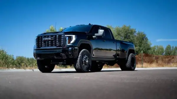 Cognito 20-24 Chevy/GMC Silverado/Sierra 2500/3500 HD 2WD/4WD 4in Std Lift Kit w/ Fox PS 2.0 IFP image 3
