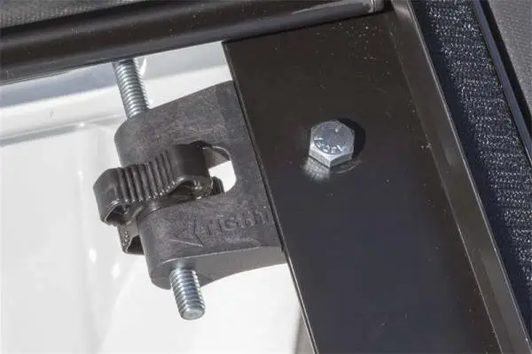 Access Vanish 99-07 Chevy/GMC Full Size 6ft 6in Bed Roll-Up Cover thumbnail 8
