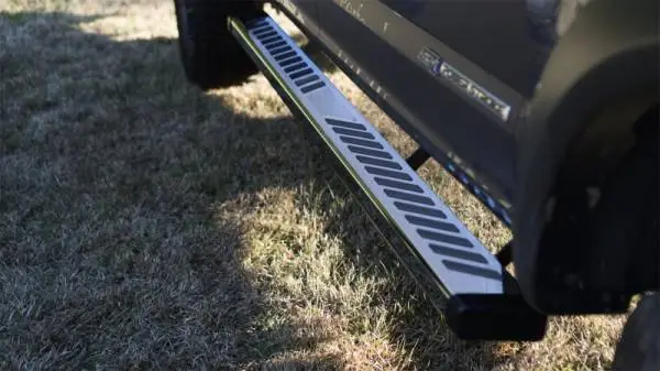 Lund 15-17 Chevy Colorado Crew Cab Summit Ridge 2.0 Running Boards - Stainless image 3
