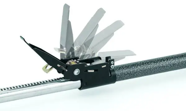Lund Universal Ratcheting Cargo Bar - Black thumbnail 4