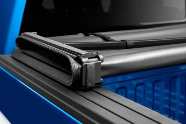 Lund 99-07 Chevy Silverado 1500 (6.5ft. Bed) Genesis Tri-Fold Tonneau Cover - Black thumbnail 4