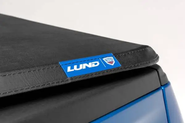 Lund 99-07 Chevy Silverado 1500 (6.5ft. Bed) Genesis Tri-Fold Tonneau Cover - Black thumbnail 6