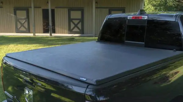 Lund 04-12 Chevy Colorado (5ft. Bed) Genesis Tri-Fold Tonneau Cover - Black thumbnail 10