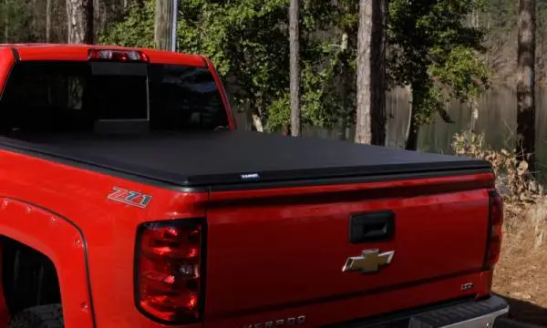Lund 88-99 Chevy C1500 Fleetside (8ft. Bed) Hard Fold Tonneau Cover - Black thumbnail 9