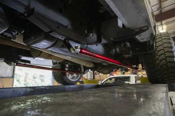 Wehrli 20-25 Chevy & GMC Duramax RCLB/CCSB/ECSB 68in. Traction Bar Kit - Flat Black thumbnail 5