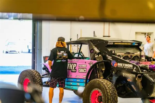 Rigid Industries x SHREDDY 360-Series 6in Lights w/Wt Bcklght (2) + 6 Covers (2 Pink/2 Teal/2 Blk) thumbnail 23