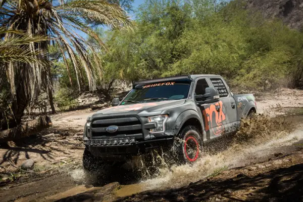 Fox 05+ Ford SD 2.0 Performance Series 13.6in. Smooth Body IFP Rear Shock (Alum) / 4-6in Lift thumbnail 2