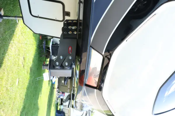Gen-Y Executive Torsion-Flex 5th Wheel King Pin Box (4.5K-6.5K PW Range 30K Towing) thumbnail 3