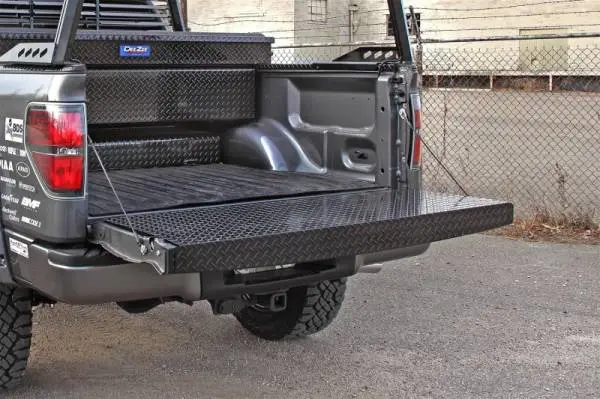 Deezee 99-07 Ford SuperDuty Tailgate Protector Full Black-Tread thumbnail 2