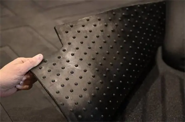 Deezee 07-18 Chevrolet Silverado Heavyweight Bed Mat - Custom Fit 6 1/2Ft Bed (X Pattern) thumbnail 2