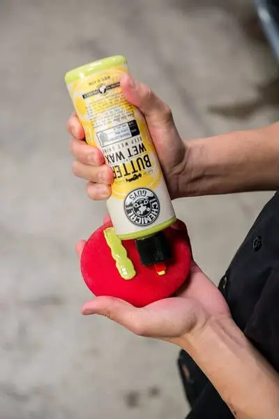 Chemical Guys Wax & Dressing UFO Applicator image 5
