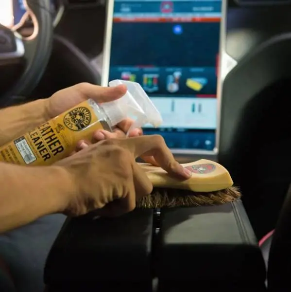 Chemical Guys Long Bristle Horse Hair Leather Cleaning Brush thumbnail 5