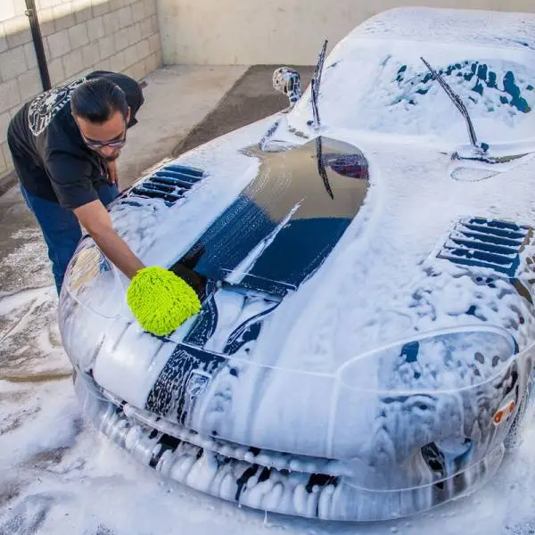 Chemical Guys Black Light Hybrid Radiant Finish Car Wash Soap - 1 Gallon image 2